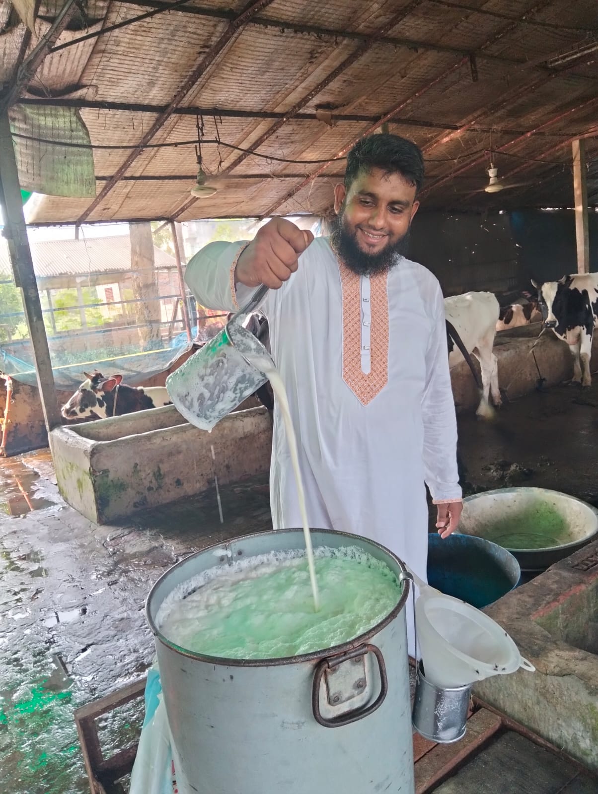 গরুর খাঁটি দুধ